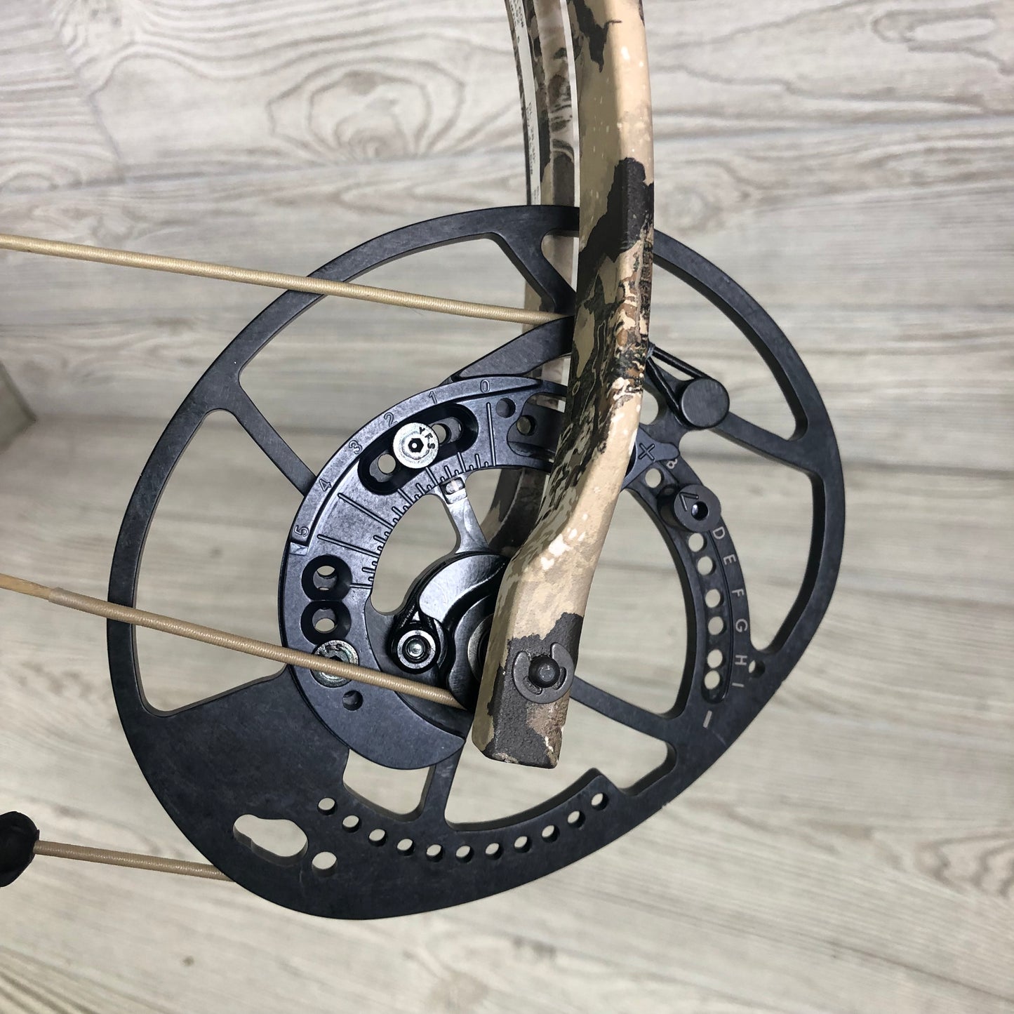 Bear Whitetail Maxx #70 Right hand black riser, camo limbs