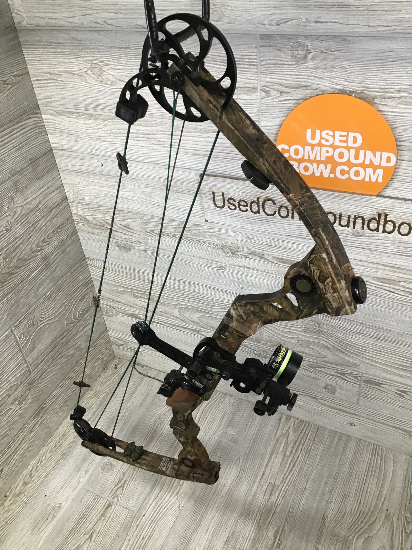 Used Mathews Legacy Right Handed 29" 70lb Package