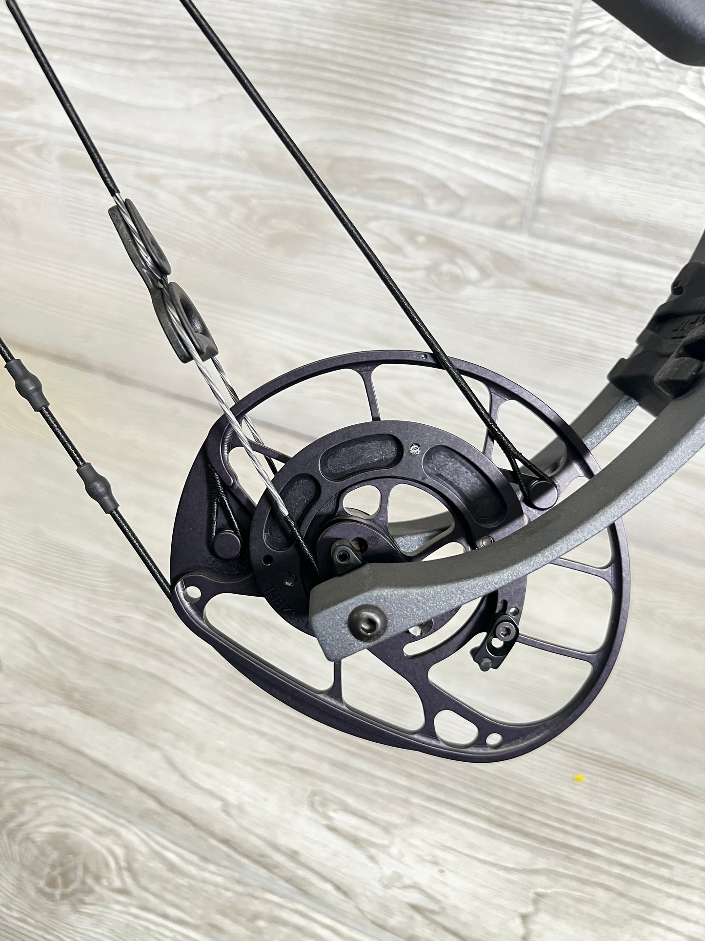 PSE Carbon Levitate Right Hand EC2 Cam Nock On edition Charcoal