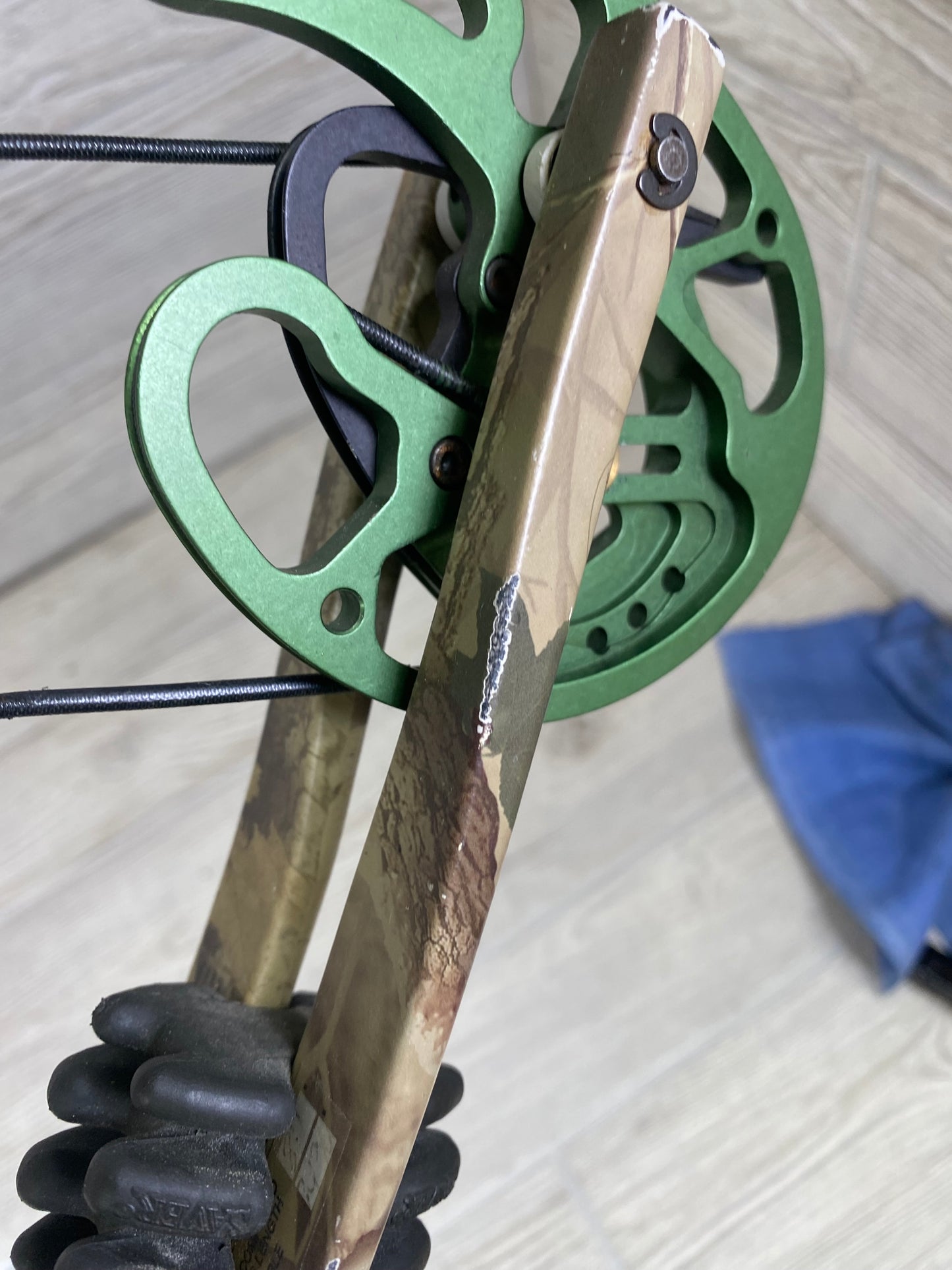 Bear Element RH 70# 29"