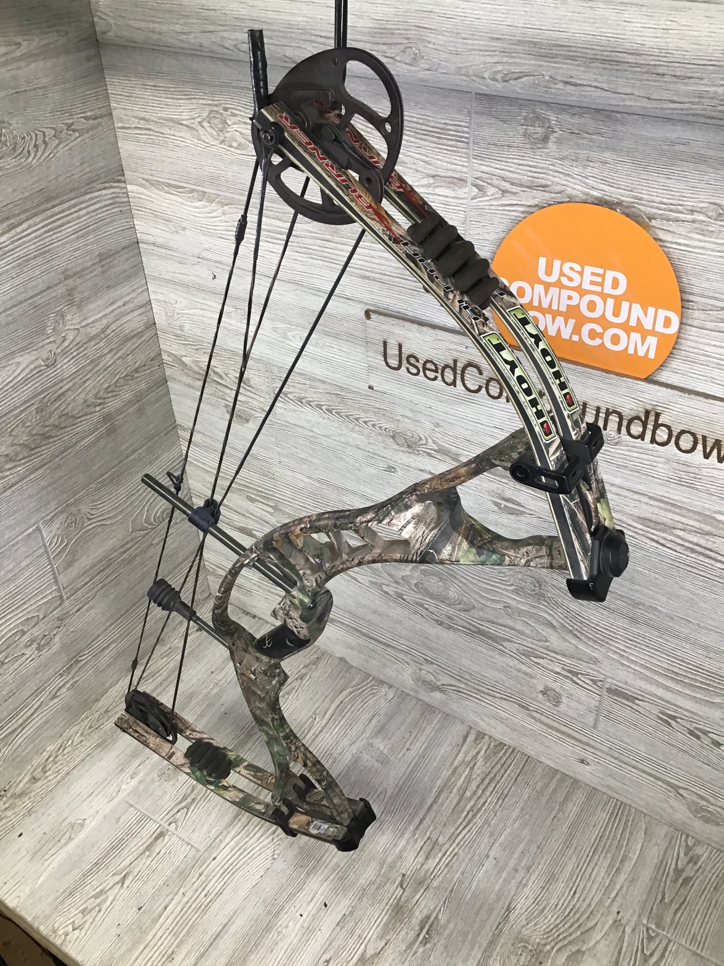 Hoyt Alpha Burner Right Handed 60-70# 29"