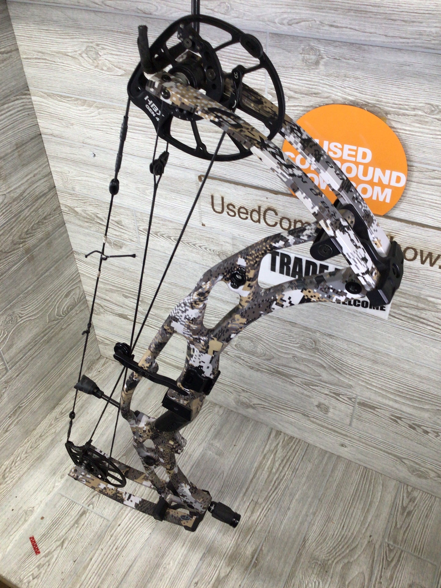 Hoyt RX-9 Ultra Right Handed 55-65# Elevated 2 29"