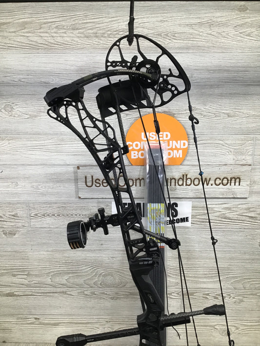 Used Mathews Lift X 29.5 Right Hand Black Riser/ Kuiu limbs 29.5/70 LOADED Pkg