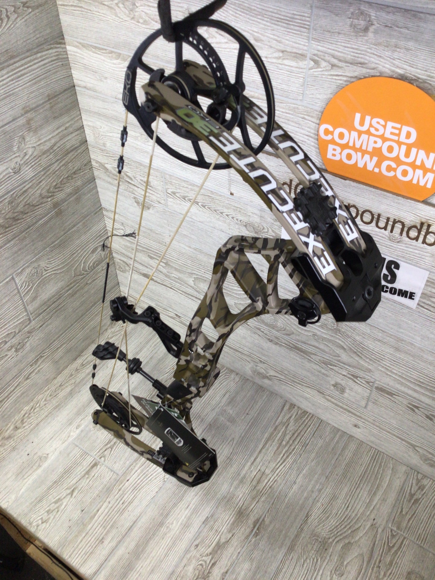 Bear Execute 30 RH 60-70lb 26"-30" Bottomlands Camo