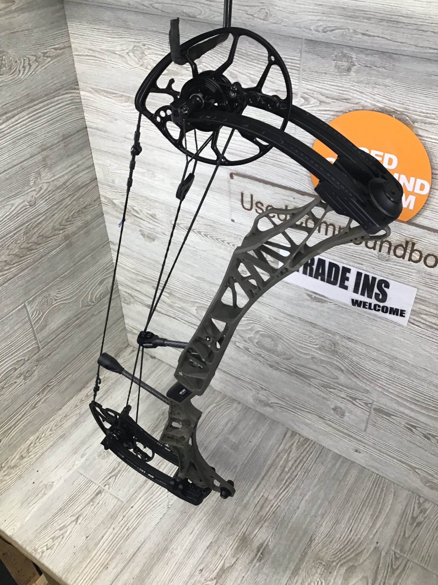 Used Mathews Lift X 29.5 Right Hand Ambush Green Riser/ Black limbs 30/60#