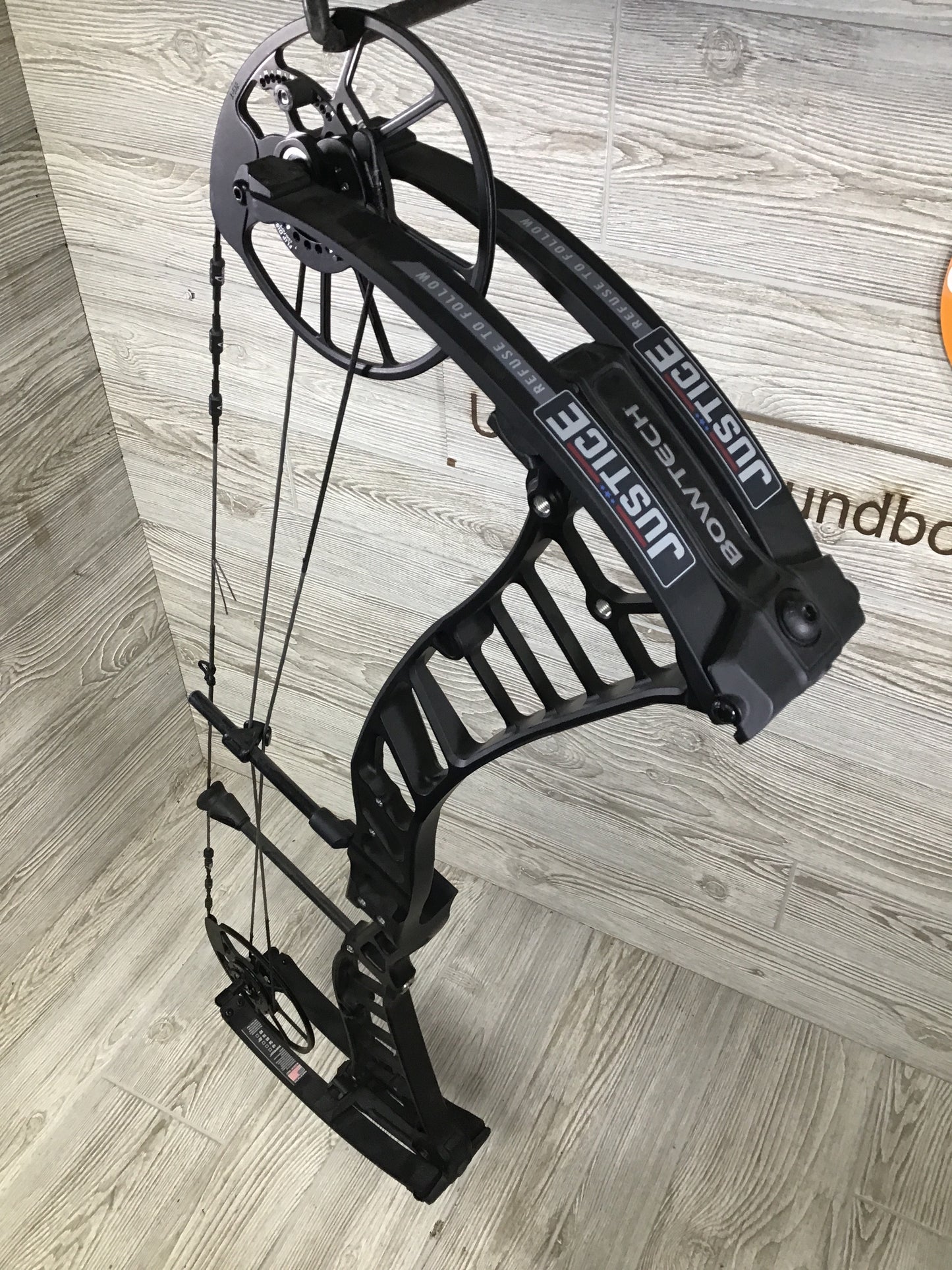 Bowtech Justice Right Hand 60-70lb Black