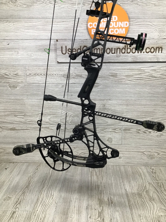 Used Mathews Lift X 29.5 Shale fade to black/kuiu limbs Left Handed Package