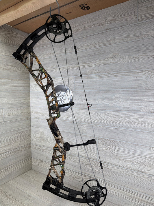 Used Elite Envision RH 60# Realtree Edge Bow