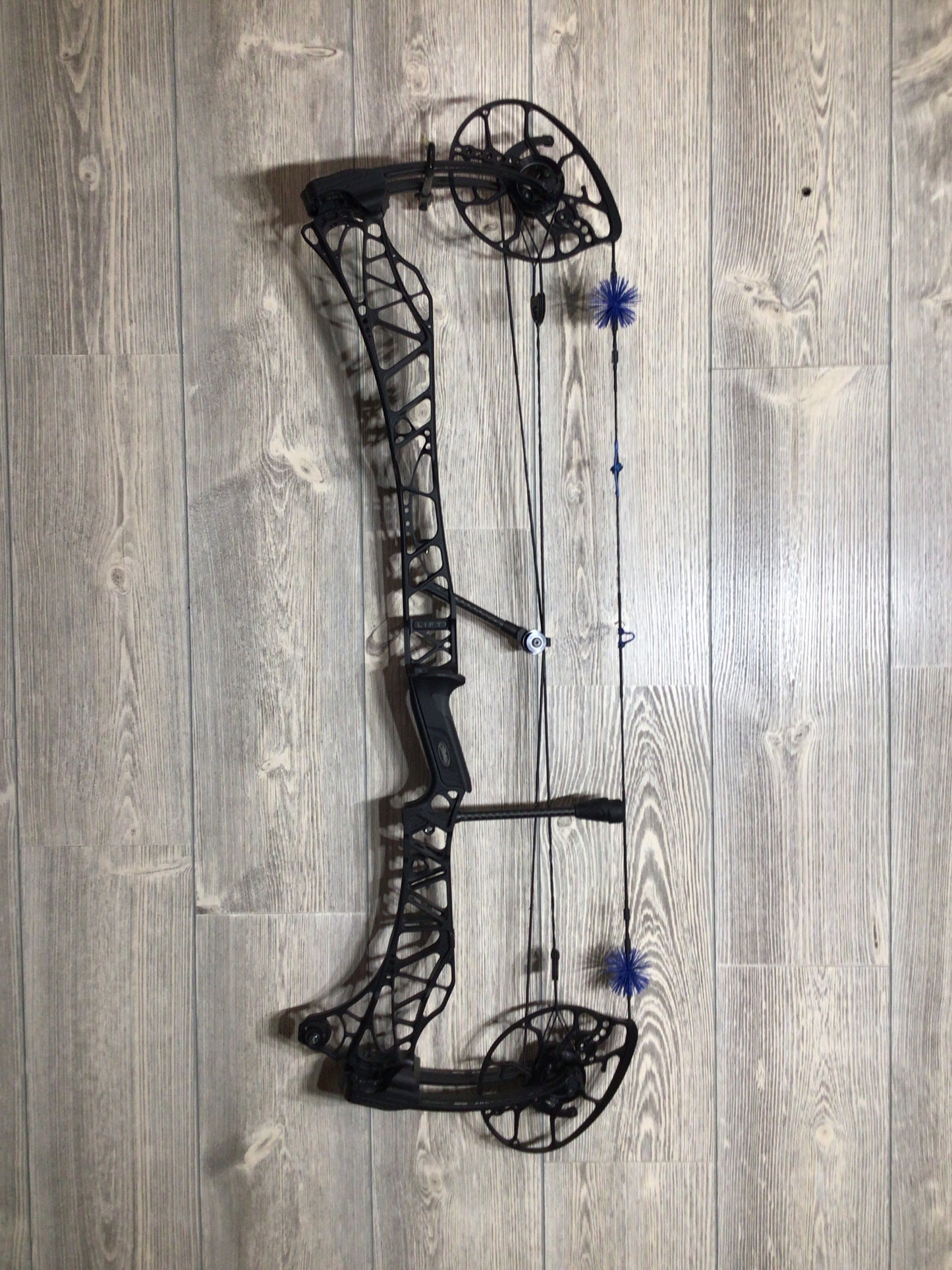 Used Mathews Lift X 33 Black Right Hand