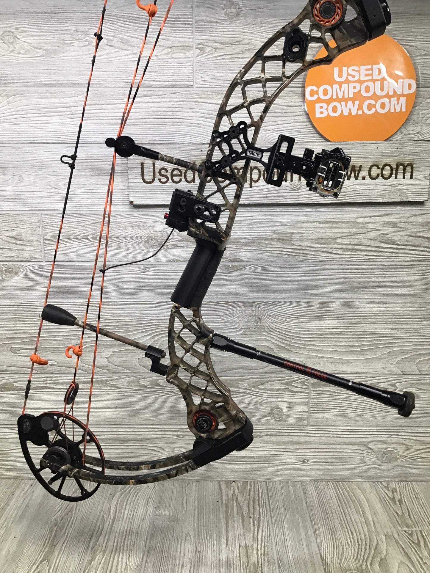 Used Mathews Chill 28/70 lost camo Package Right Handed