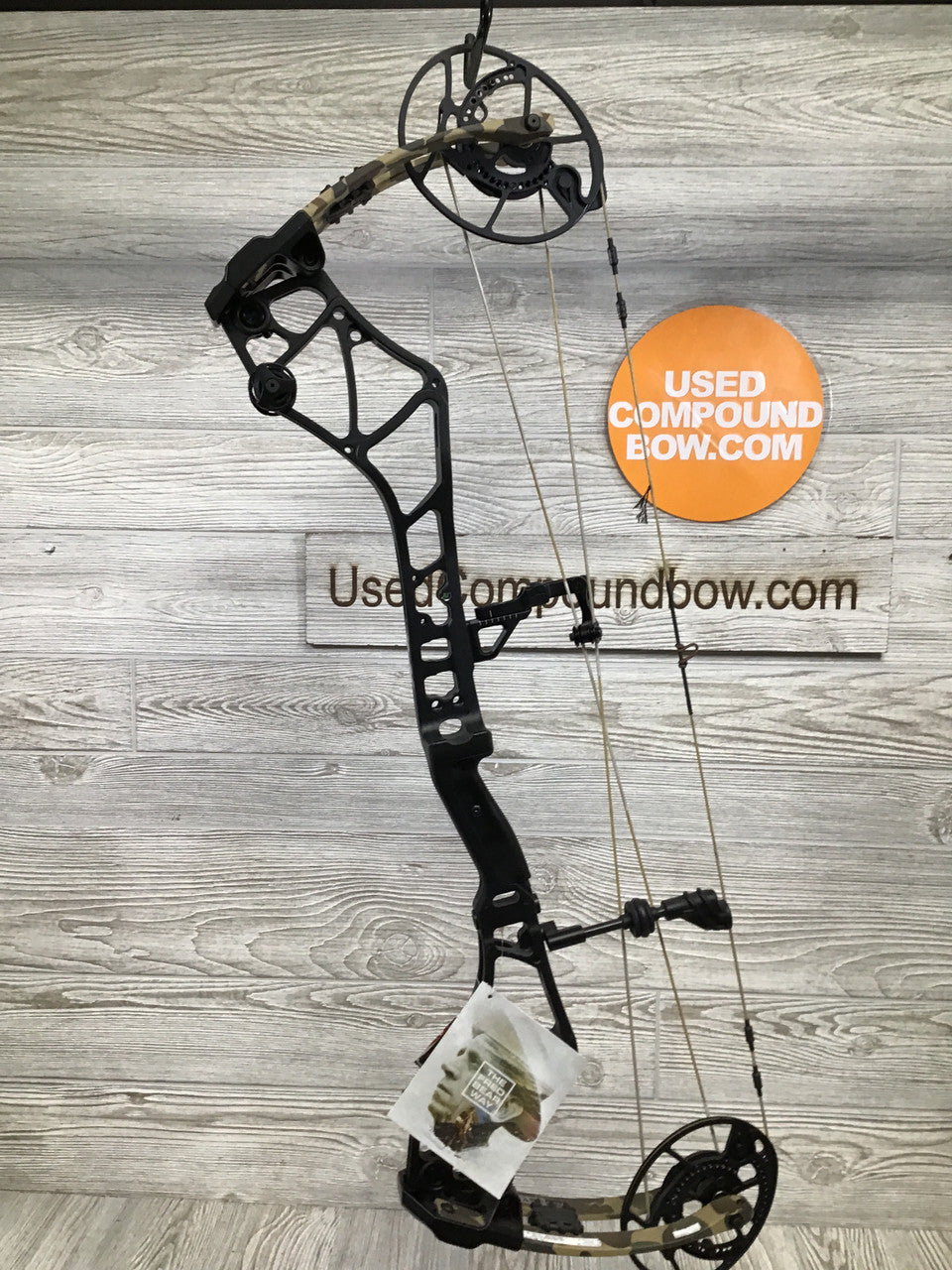 Bear Execute 32 RH 70lb Black Riser/Throwback Limbs Bow
