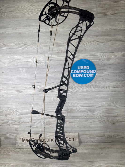 Used Mathews Lift X 33 RH Shale with bottomlands limbs gas strings
