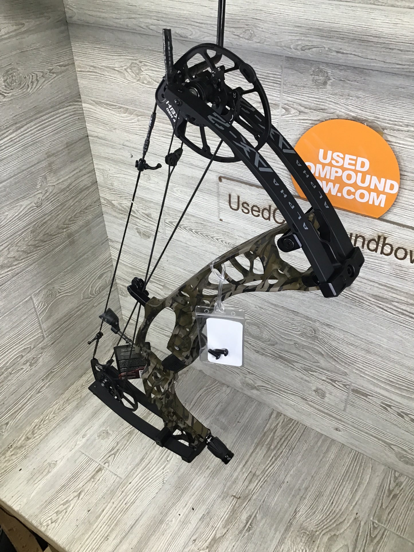 NEW Hoyt Alpha AX-2 29 Bottomlands Riser Black Limbs RH 50-60#/25-30