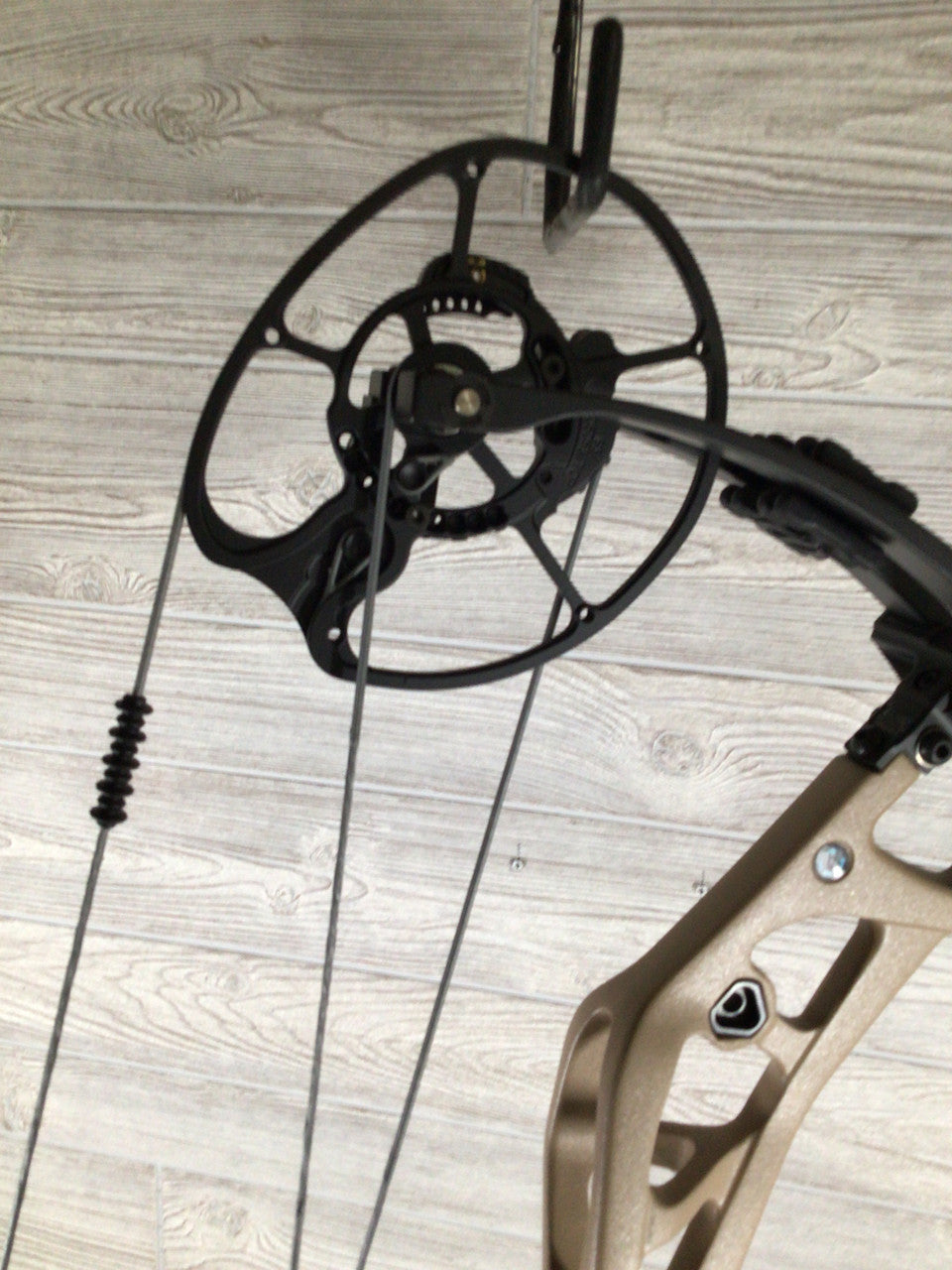 Elite Era Carbon Right Handed 70# Mountain Tan