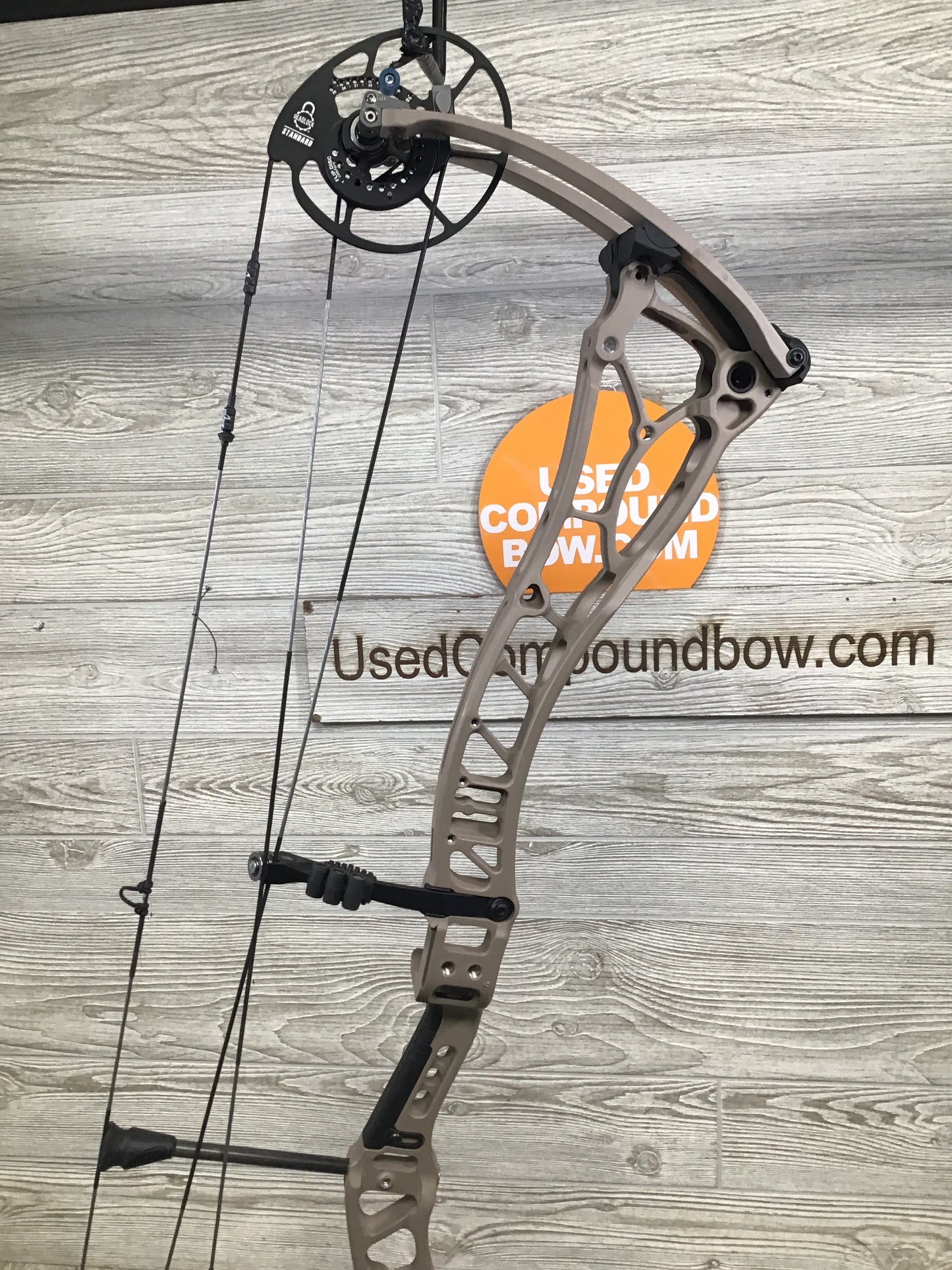 Bowtech Proven 34 Sandstone Medium Cam Right Handed 25-30" 60-70lbs
