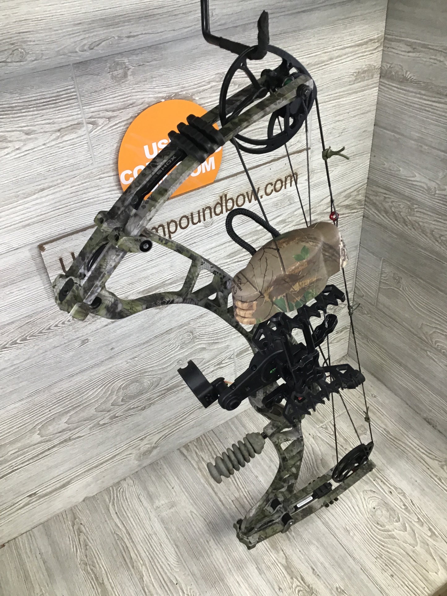 Used Hoyt Spyder 34 Left Handed 60-70# 31" Package