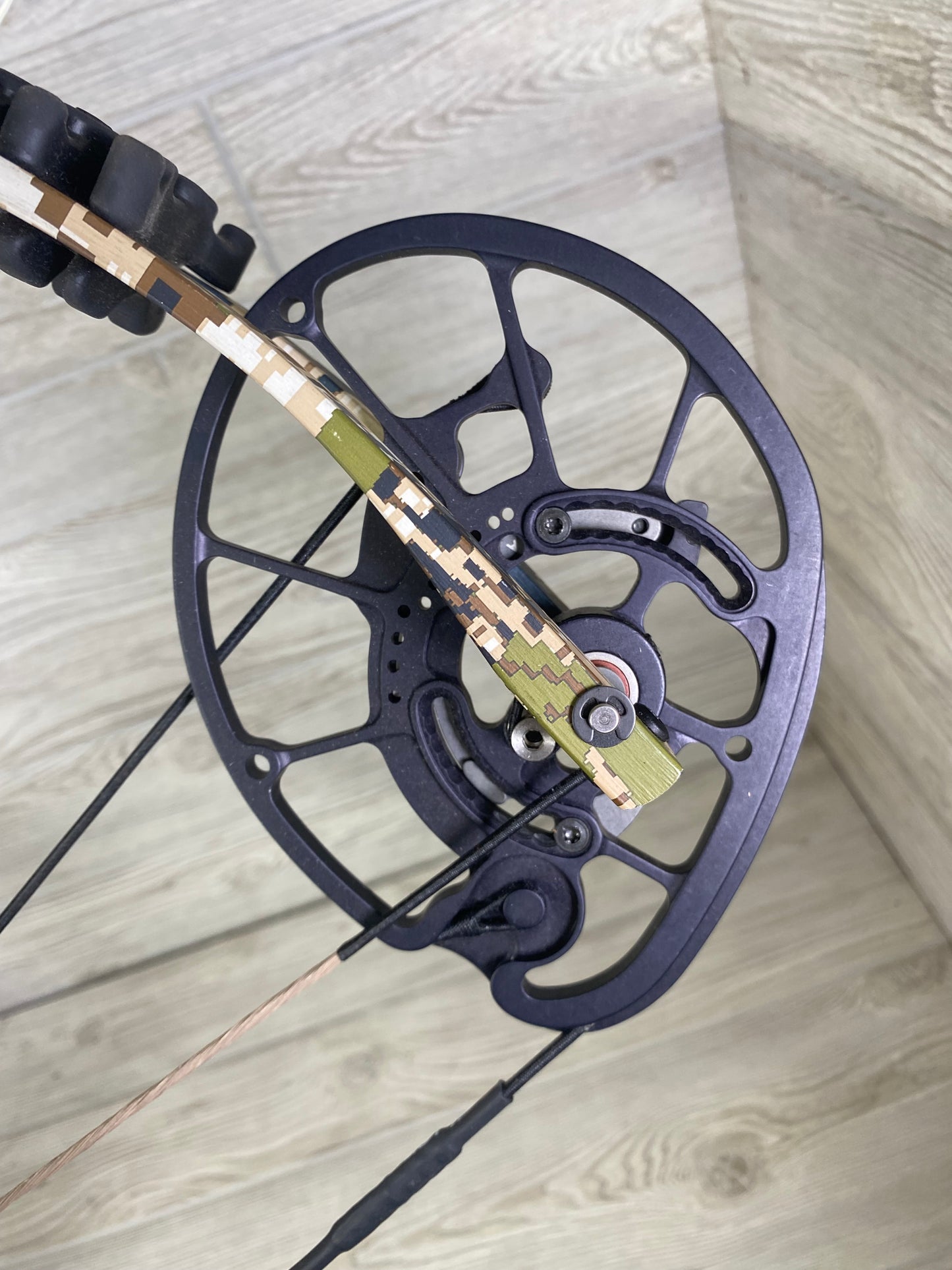 Hoyt RX-5 Sitka Subalpine 60-70# 25-30 Left hand PKG