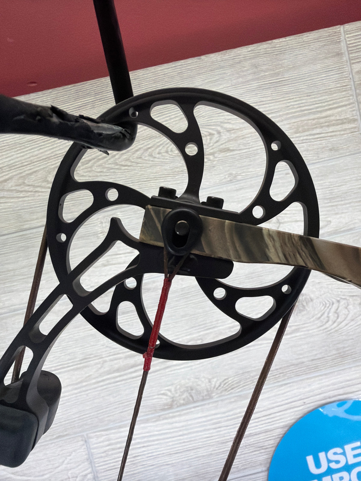 Used Mathews Z7 28" 70lb Right Hand Camo Bow pkg