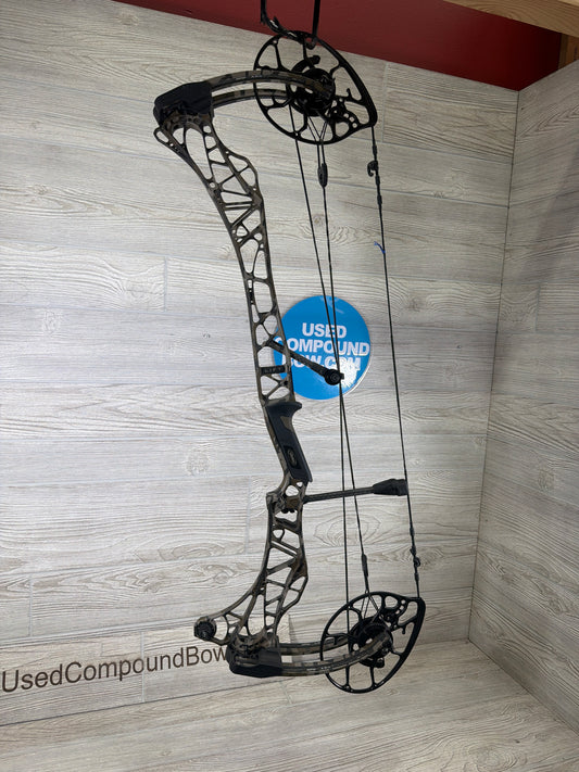 Used Mathews LIFT X 29.5 27.5" 70lb Right Hand Mossy Oak Bottomlands Bow