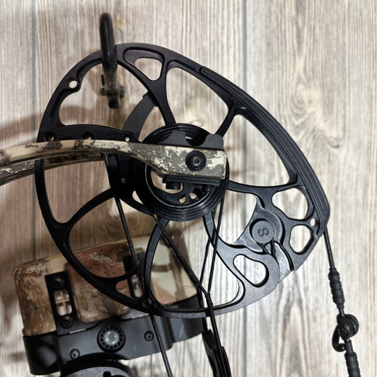 Used Mathews V3 31 Right Hand First Lite Package