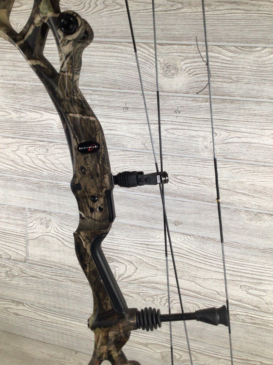 Bowtech Carbon One X 60-70# RH Mossy Oak Country DNA