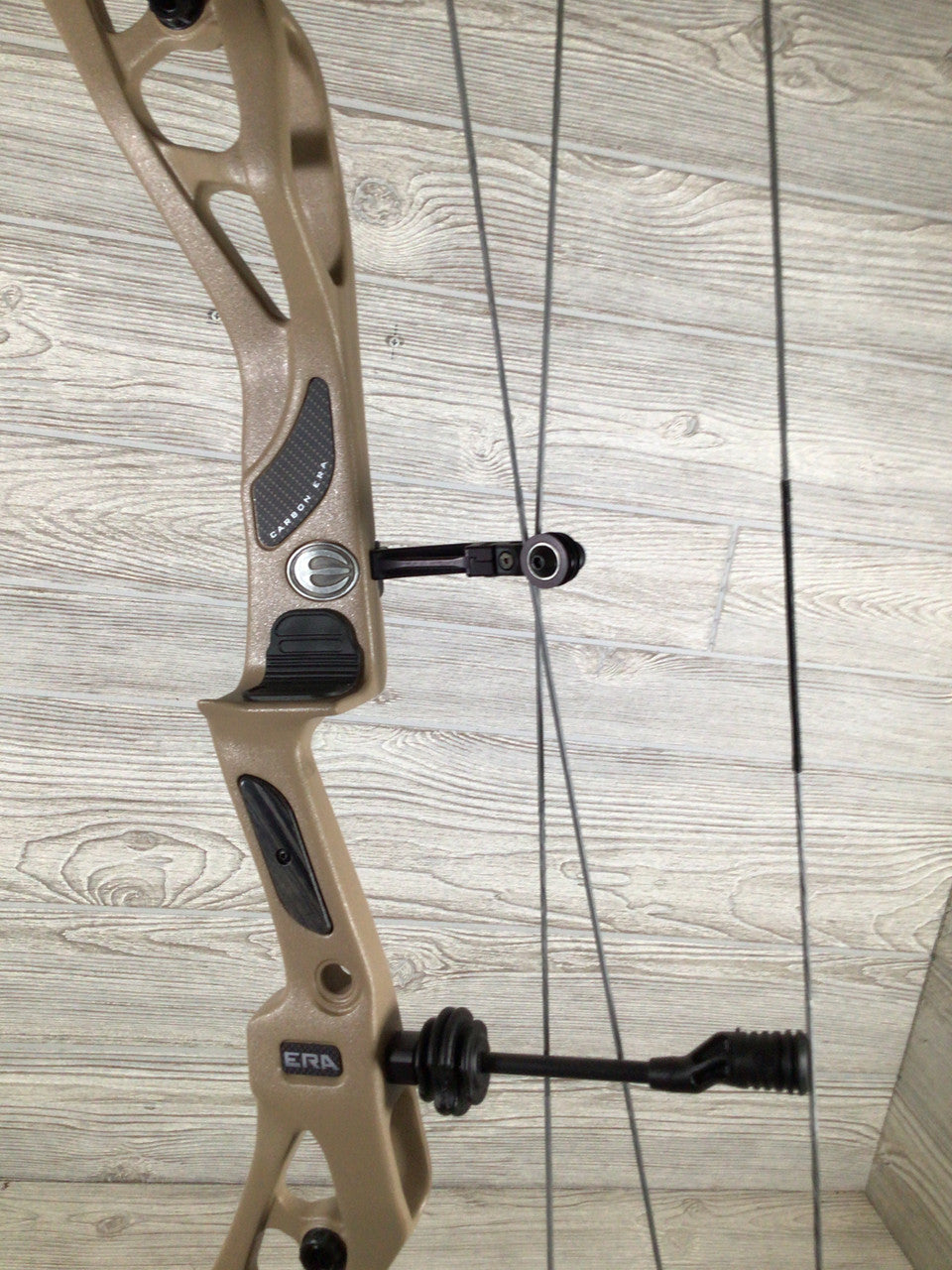 Elite Era Carbon Right Handed 70# Mountain Tan