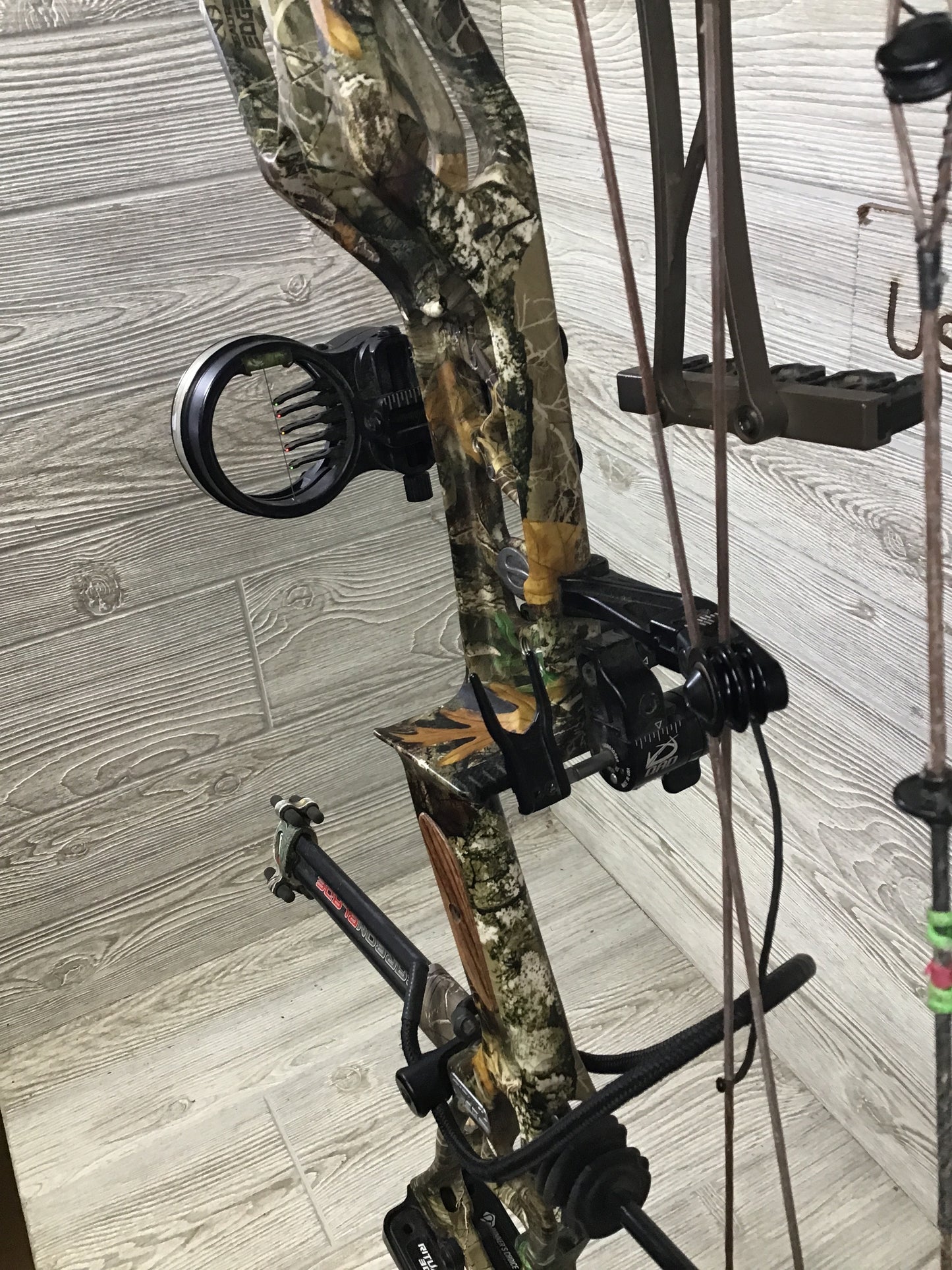 Elite Ritual 30 RH 55-65# 25.5-30" Camo PKG