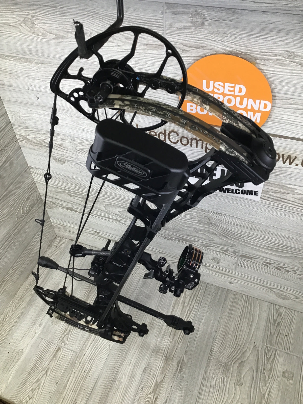 Used Mathews Lift X 29.5 Right Hand 29"/70# Black Riser/First Lite Limb Loaded pkg