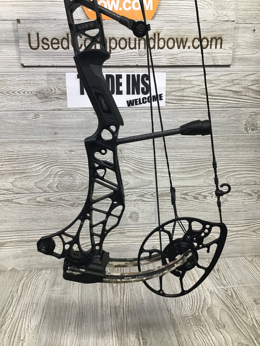 Used Mathews Lift X 29.5 Right Hand 29"/70# Black Riser/First Lite Limb
