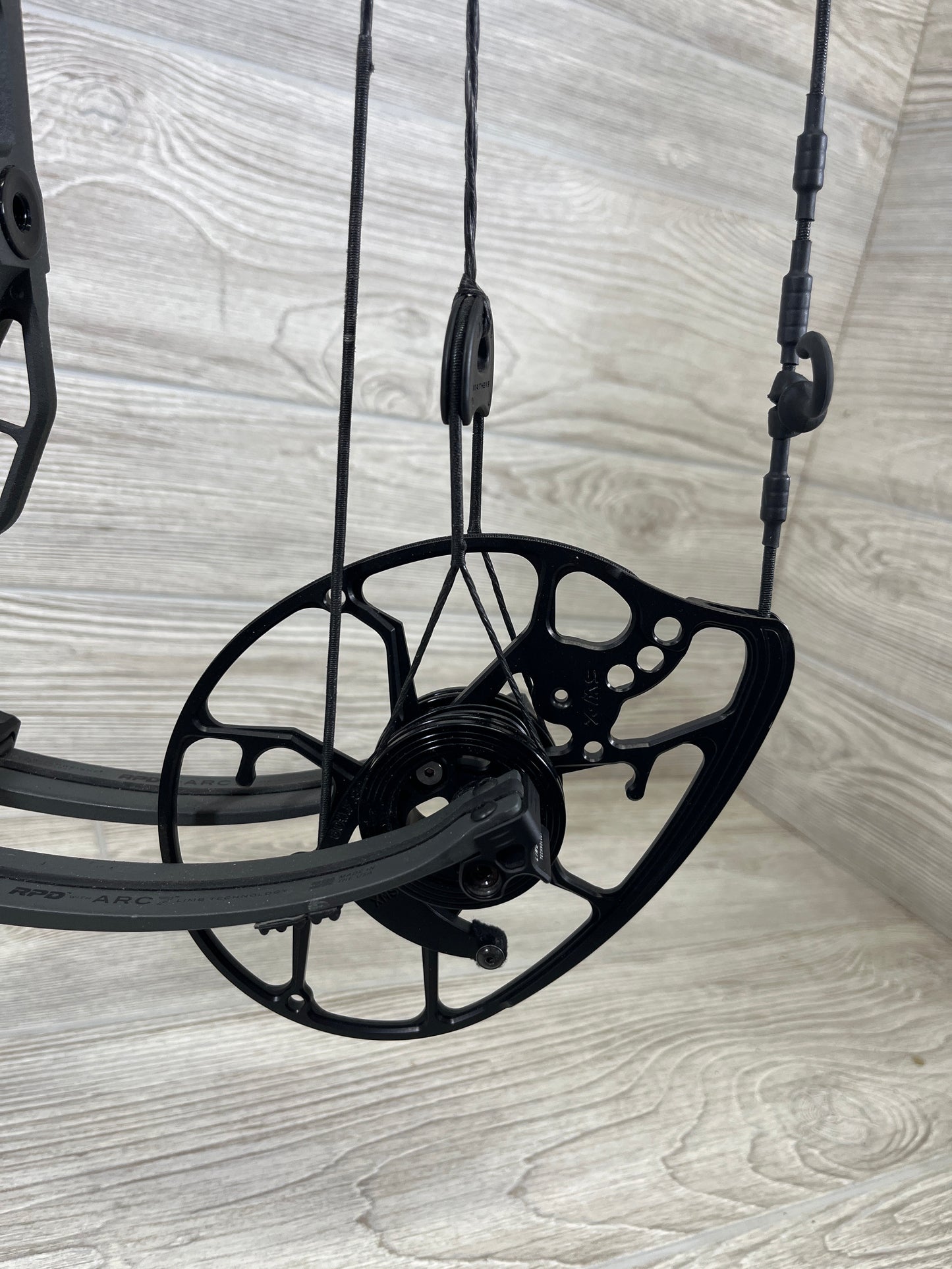 Used Mathews Lift X 33 Shale Left Hand