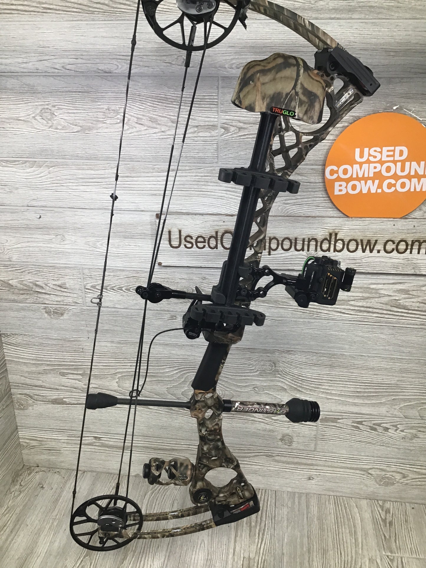 Used Mathews No Cam HTR RH 27" 70lbs Camo PKG