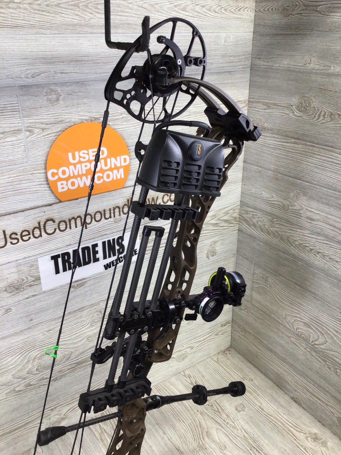 Used Mathews ARC 34 Right Handed Kodiak 29"/75# LOADED PACKAGE
