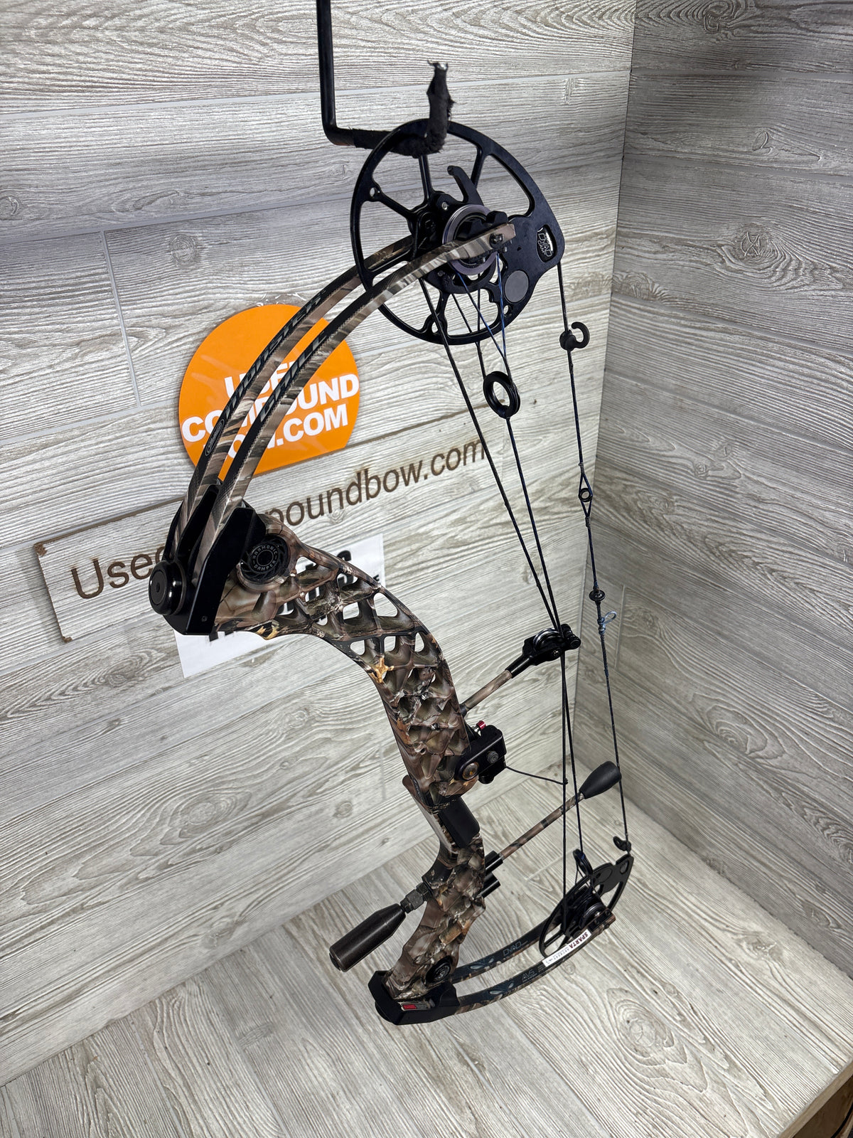 Used Mathews Chill 28/60 lost camo Left Handed
