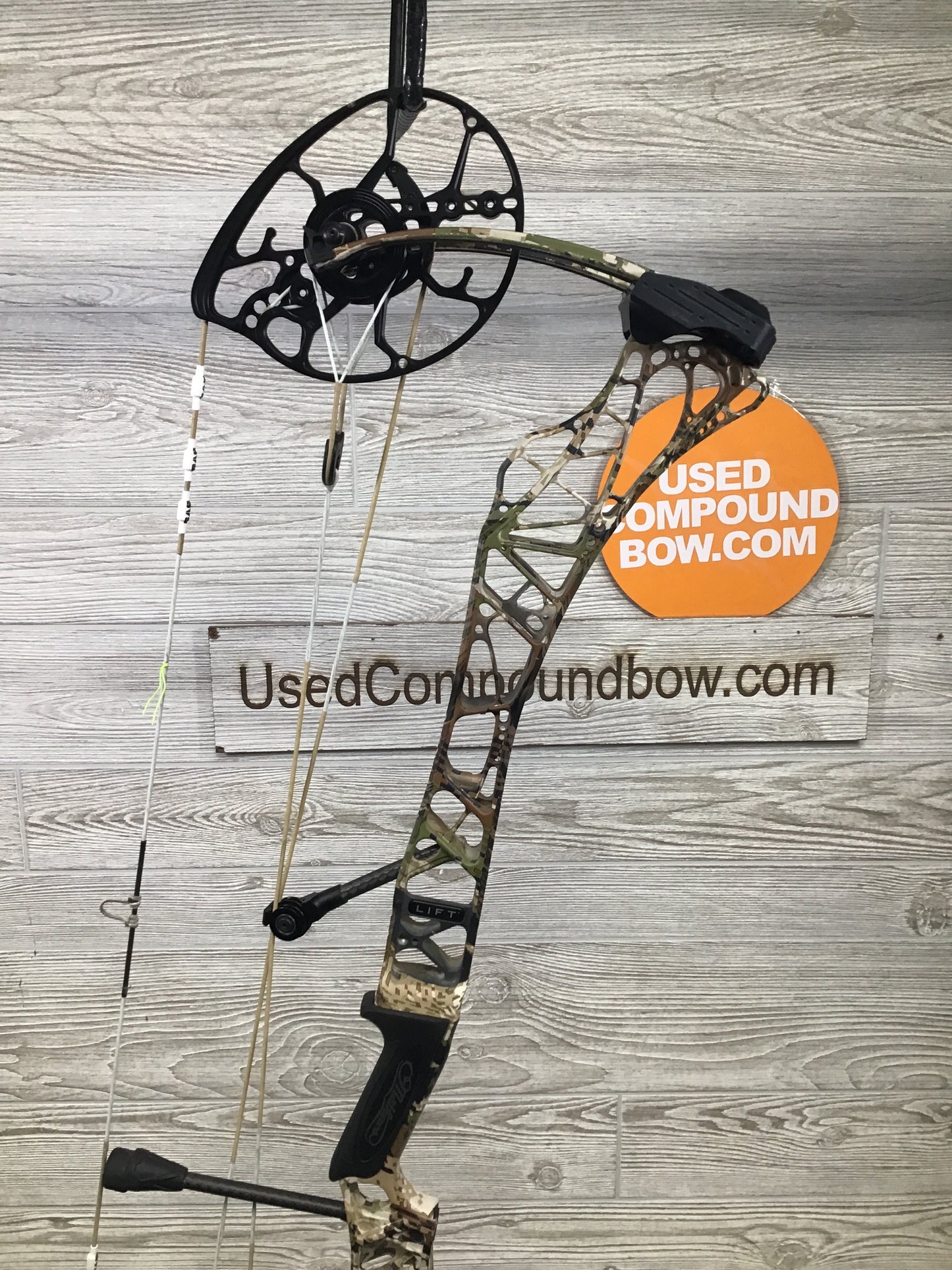 Used Mathews Lift 29.5 Left Handed Subalpine 29/70