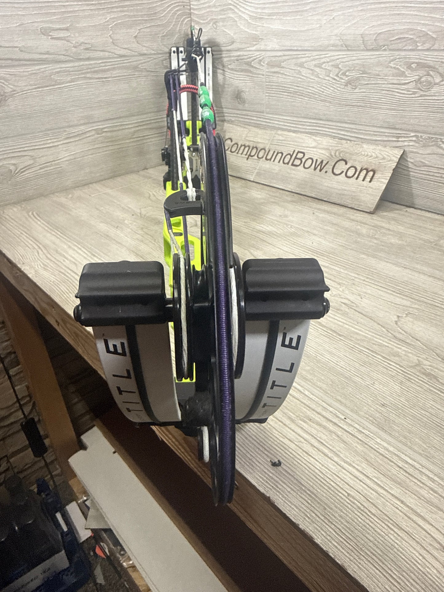 Mathews Title 38 GEN 1 Right Handed Electric Green White limbs