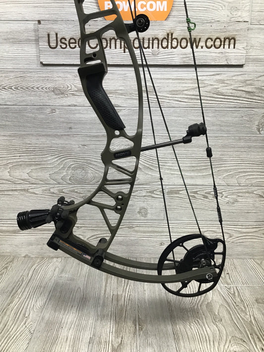 Used Hoyt Ventum 33 Wilderness Right Handed 70#