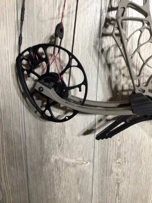 Used Mathews V3X 33 LH Granite