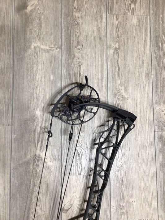 Used Mathews Lift X 33 Shale left Hand