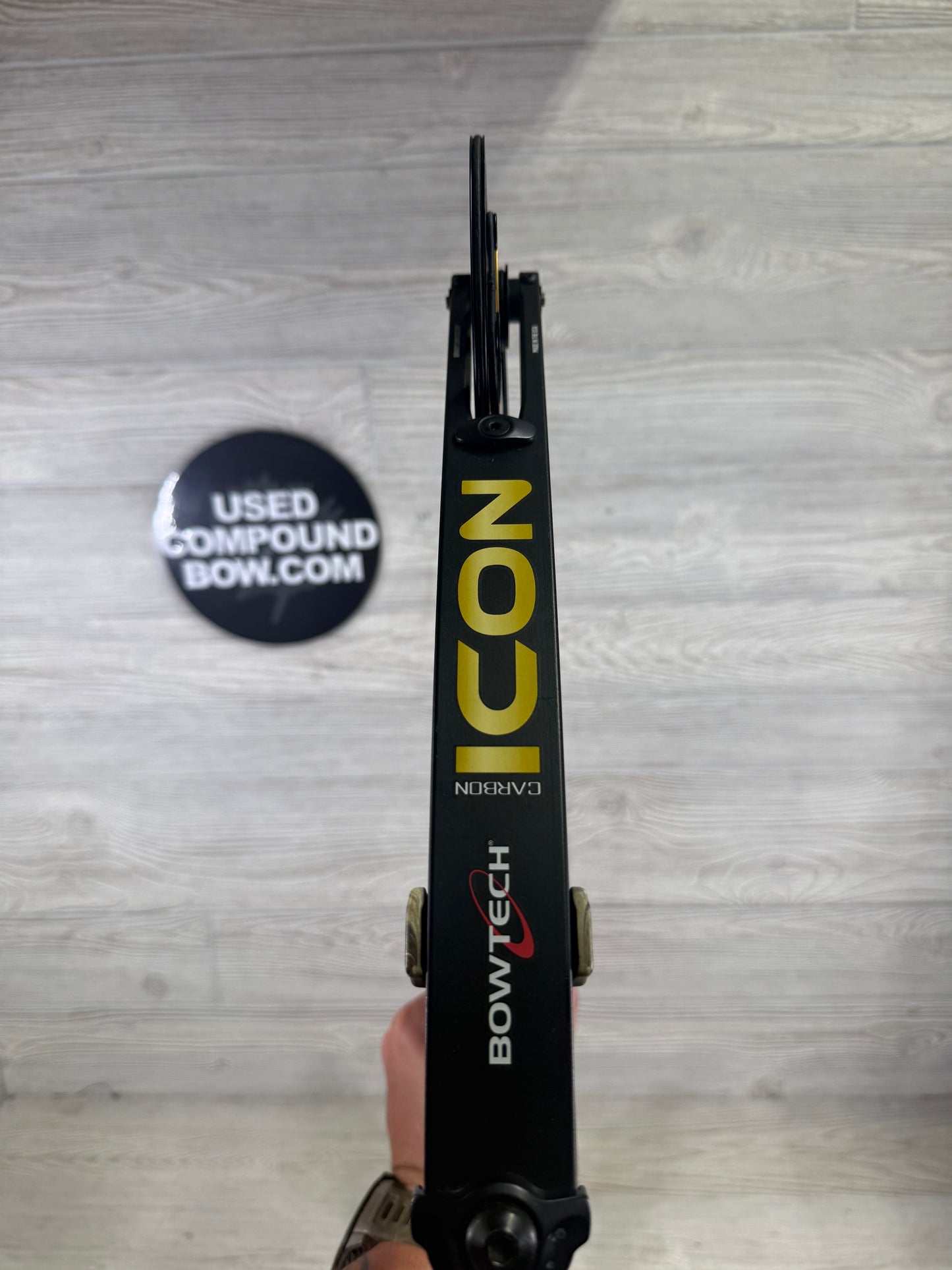 Bowtech Carbon Icon Right Handed 60-70# mossy oak camo