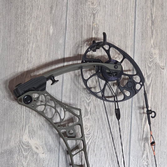 Used Mathews V3 27 RH Ambush Green