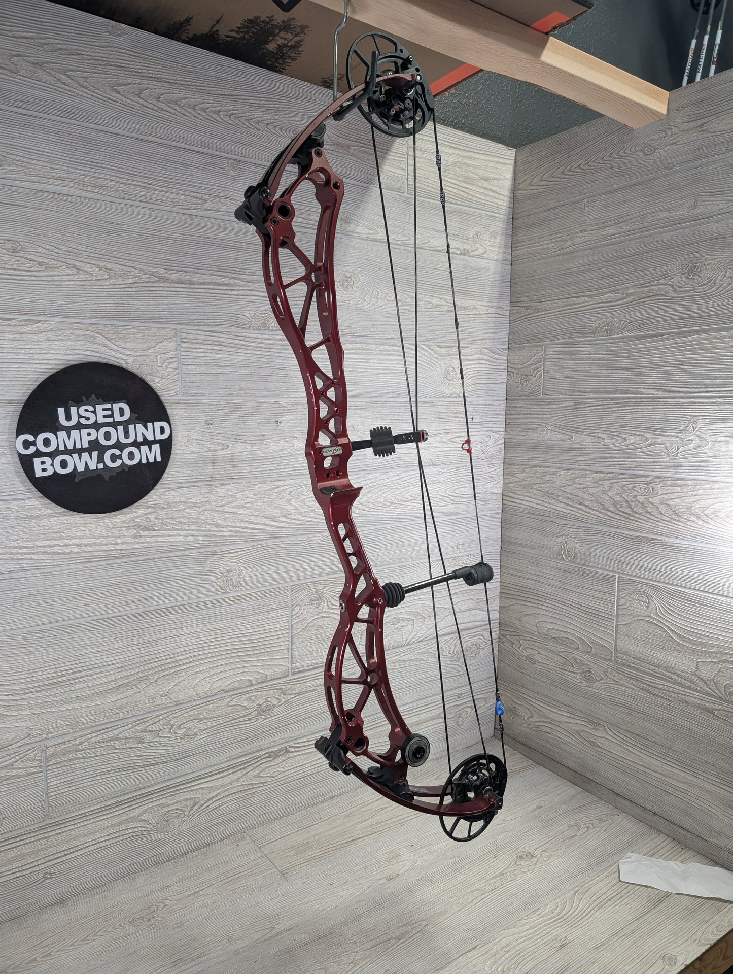 Used Bowtech Reckoning 35 60lb RH Red Bow