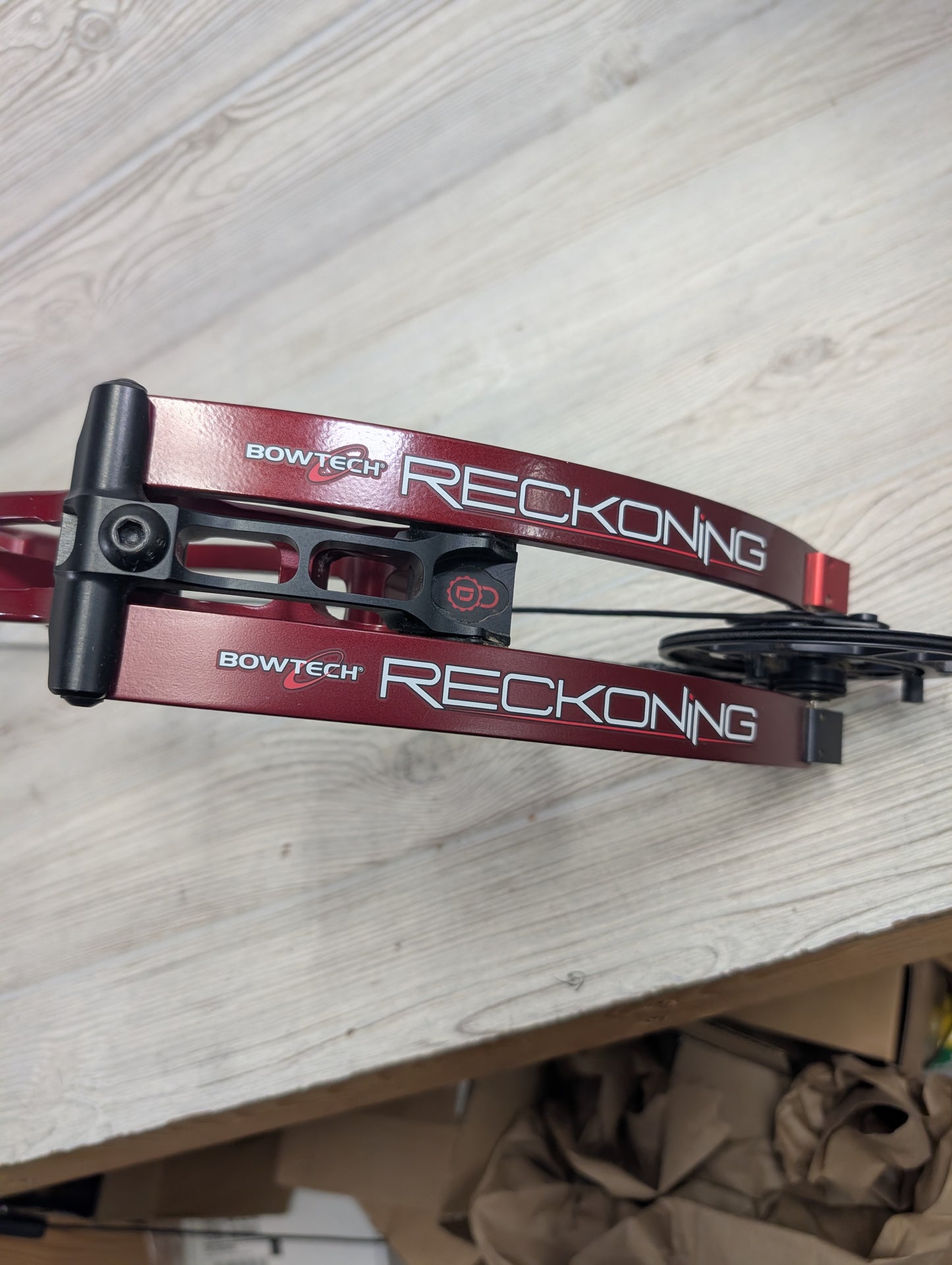 Used Bowtech Reckoning 35 60lb RH Red Bow