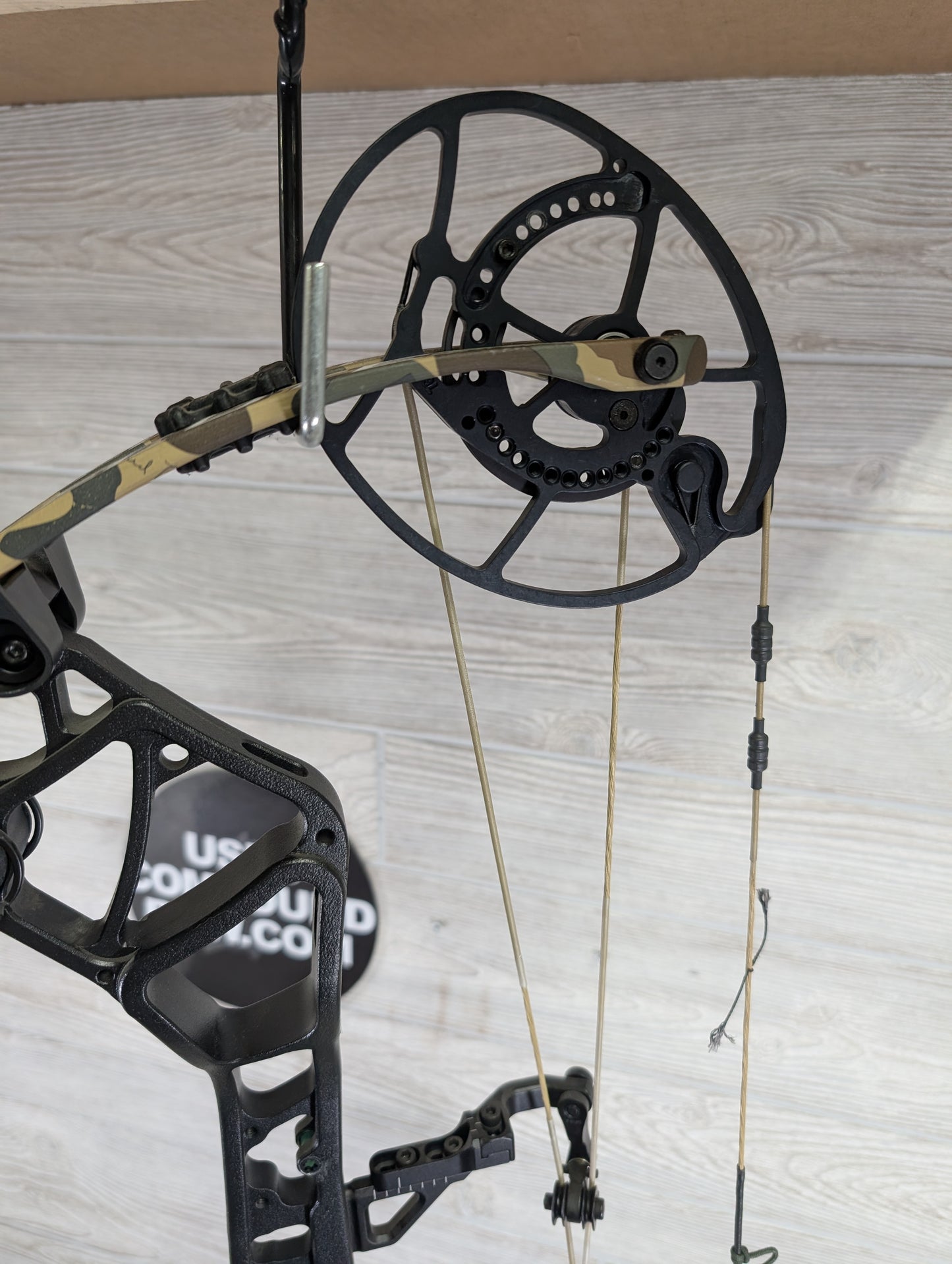 Bear Execute 30 RH 70lb Black Riser/Throwback Limbs Bow