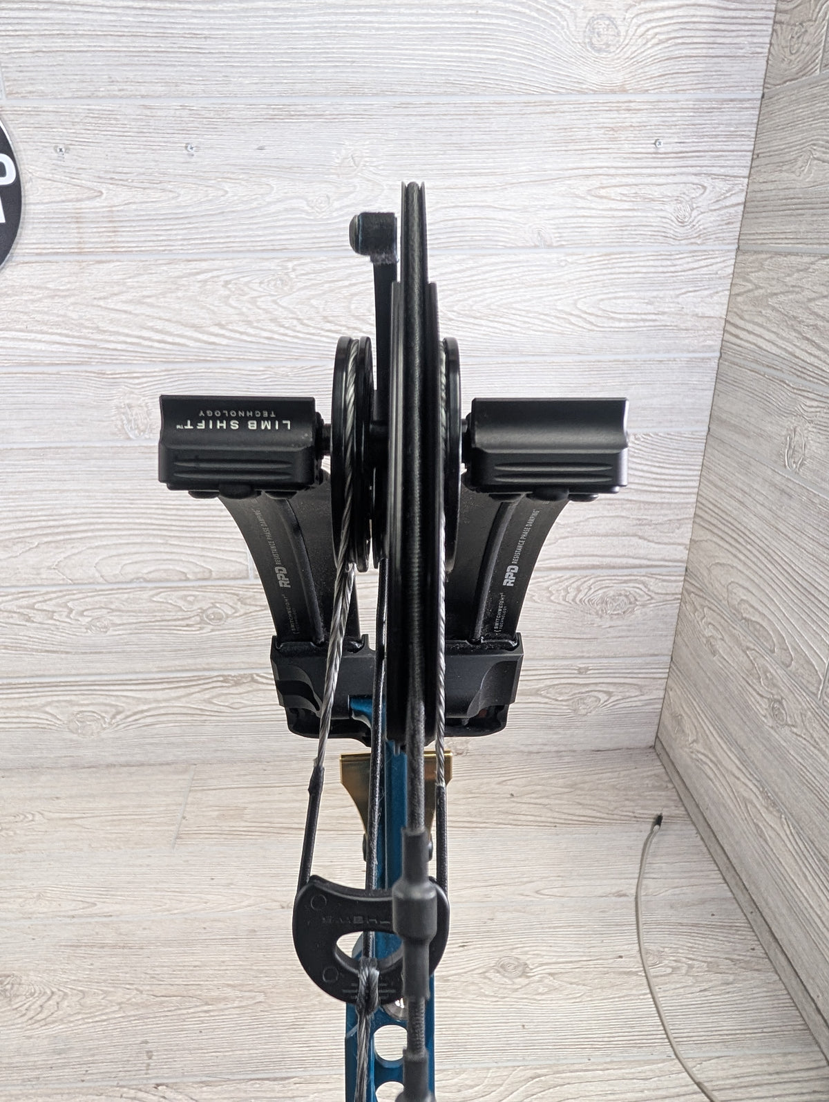 Used Mathews Title 38 (Gen 2) Teal Black Limbs Systm X Strings RH