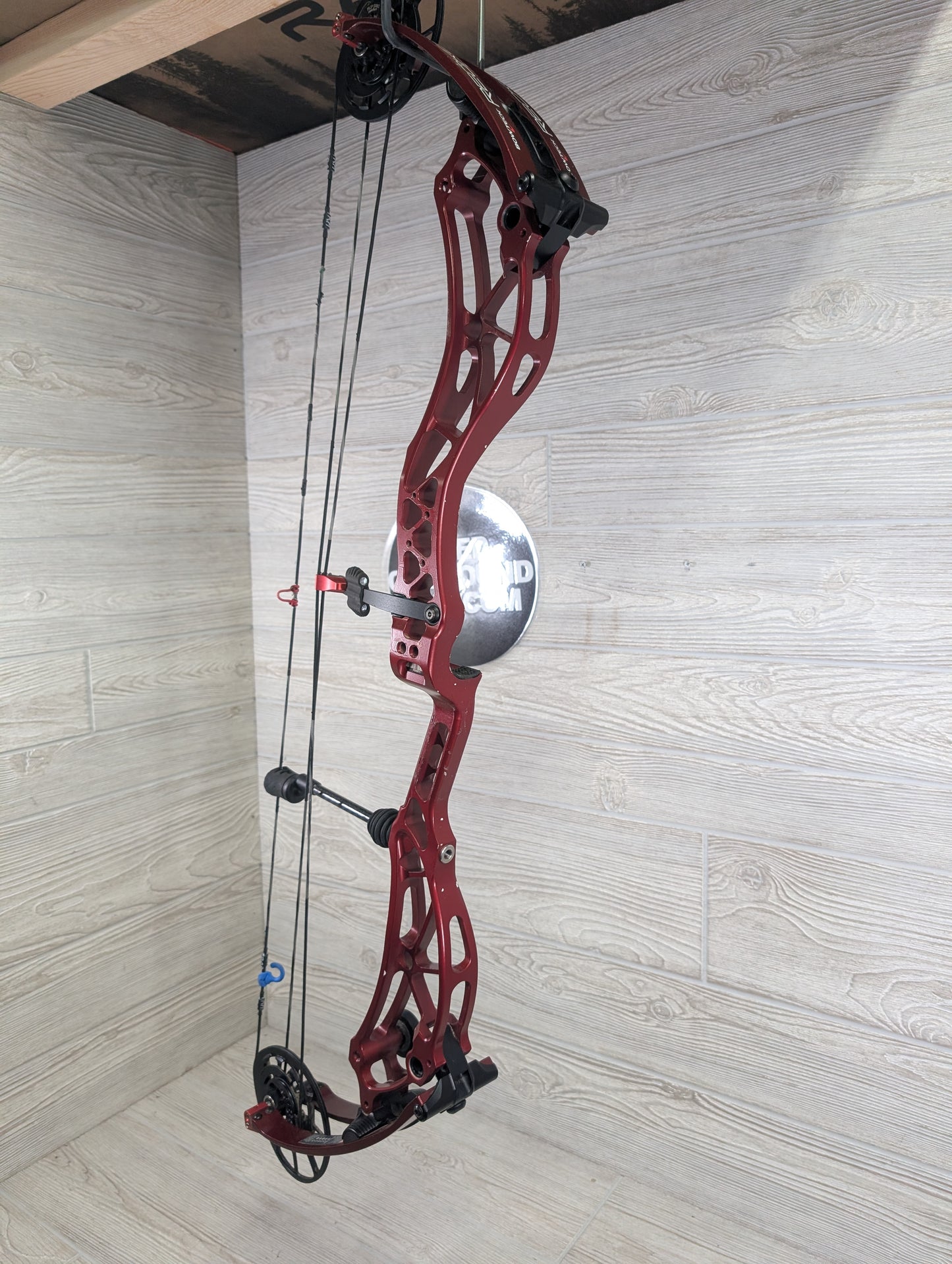 Used Bowtech Reckoning 35 60lb RH Red Bow