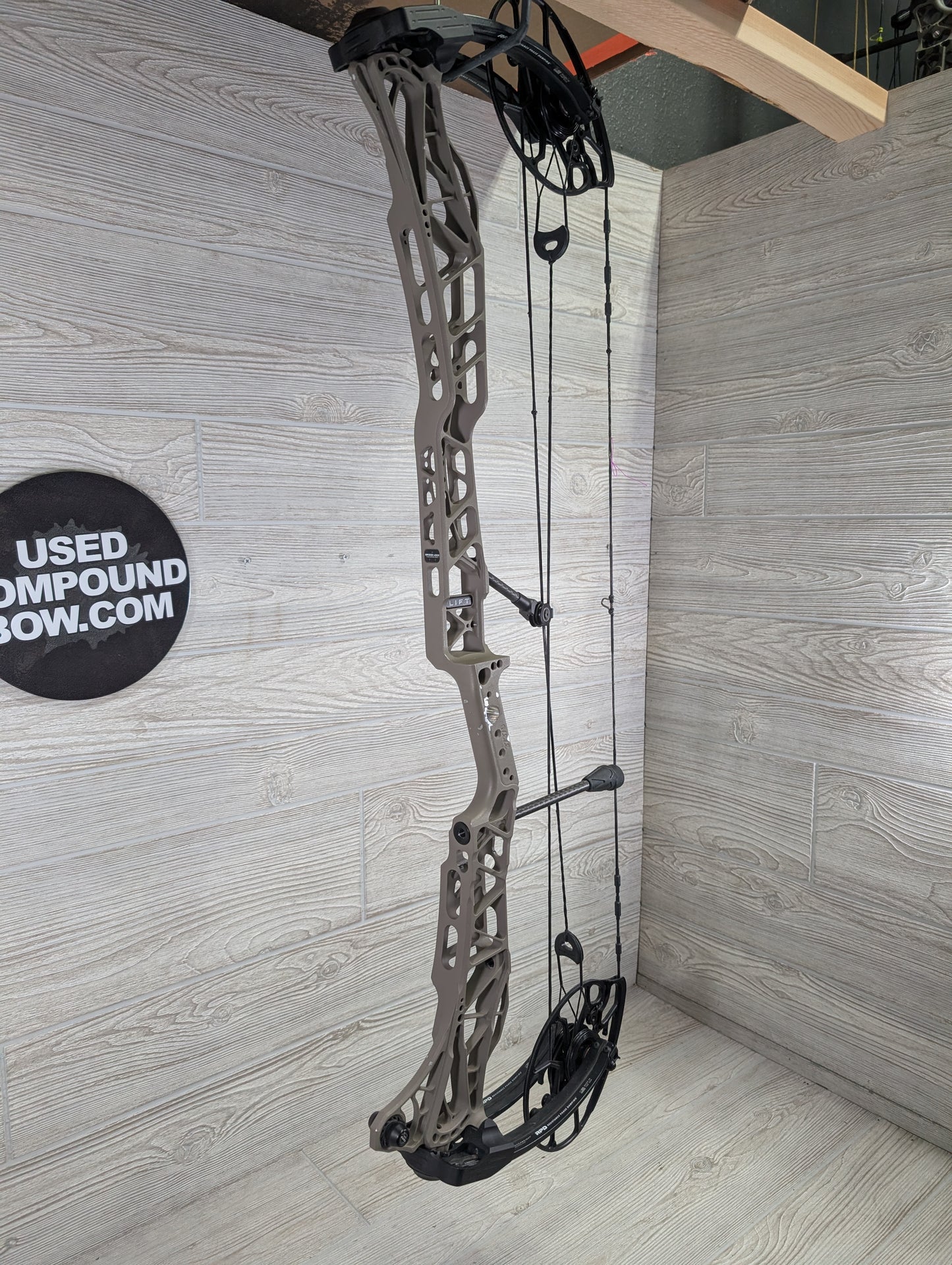 Mathews Lift 33 Right-Handed Granite Bow