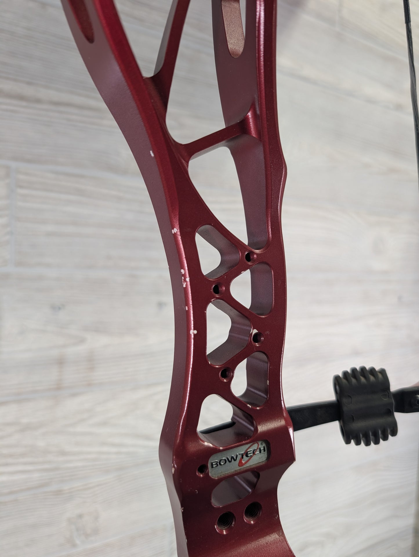 Used Bowtech Reckoning 35 60lb RH Red Bow