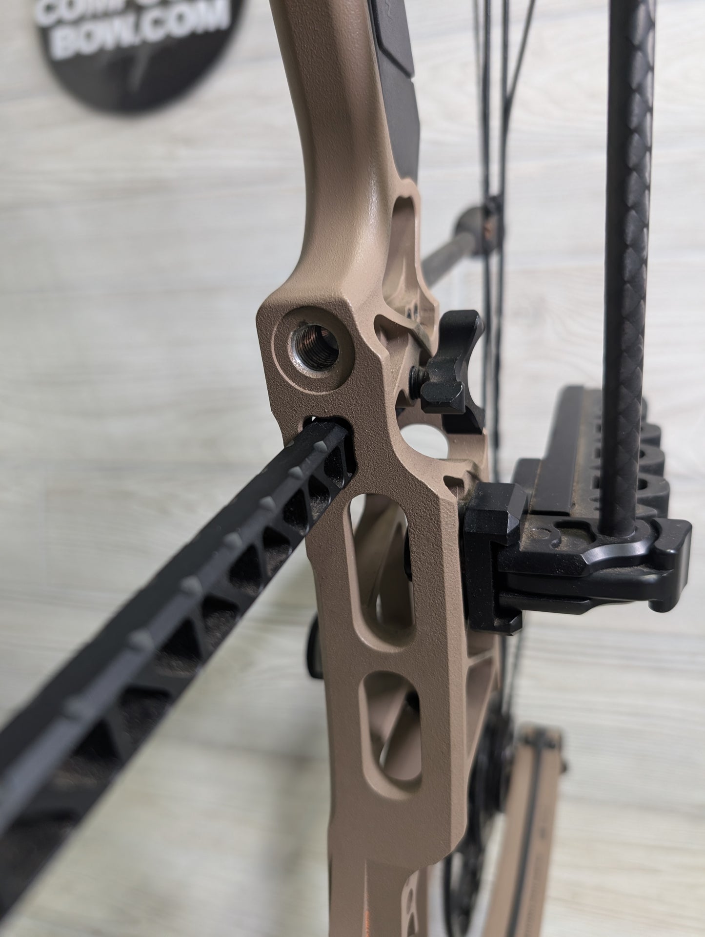 Mathews Lift 33 LH Earth Package