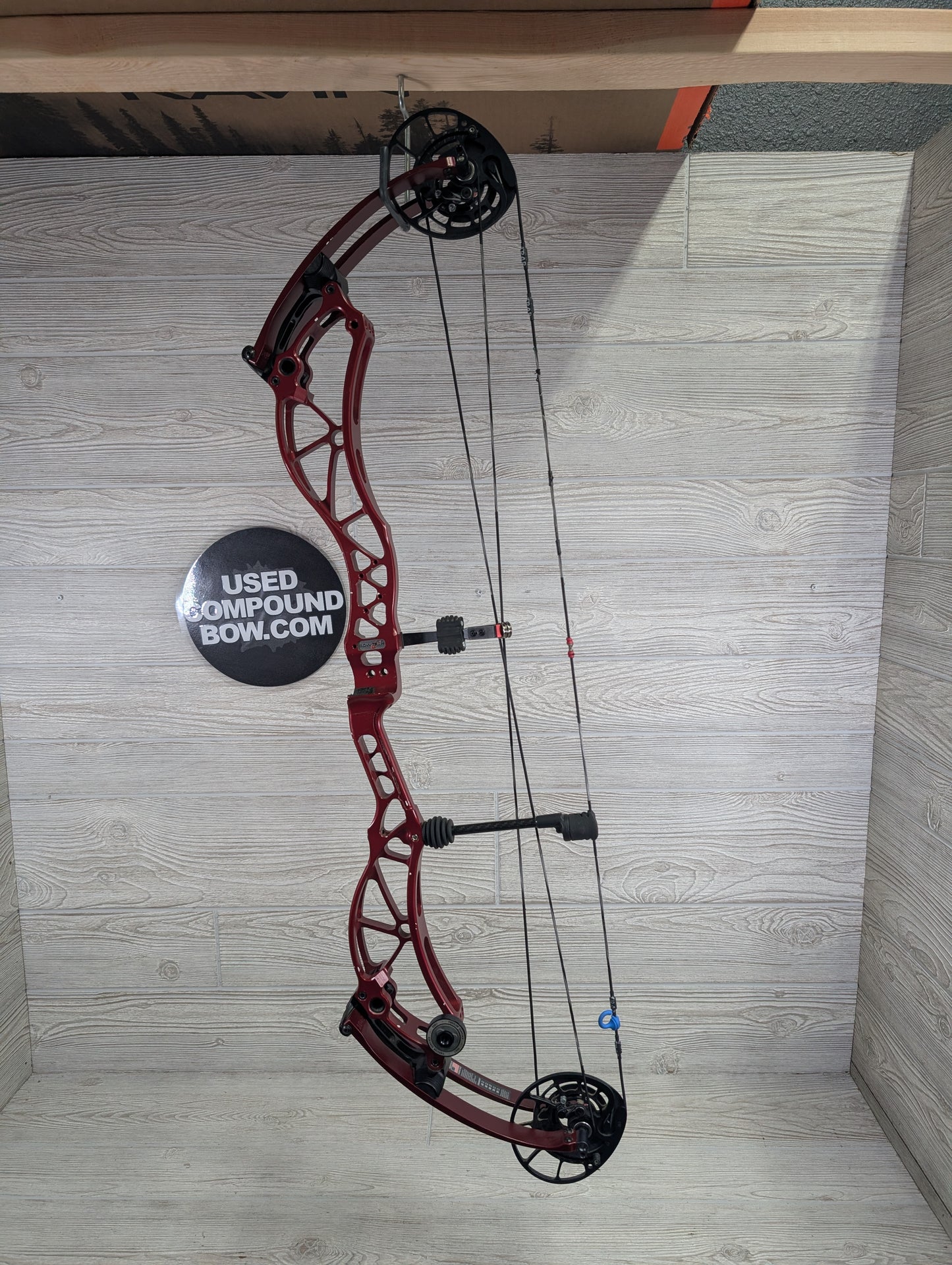 Used Bowtech Reckoning 35 60lb RH Red Bow