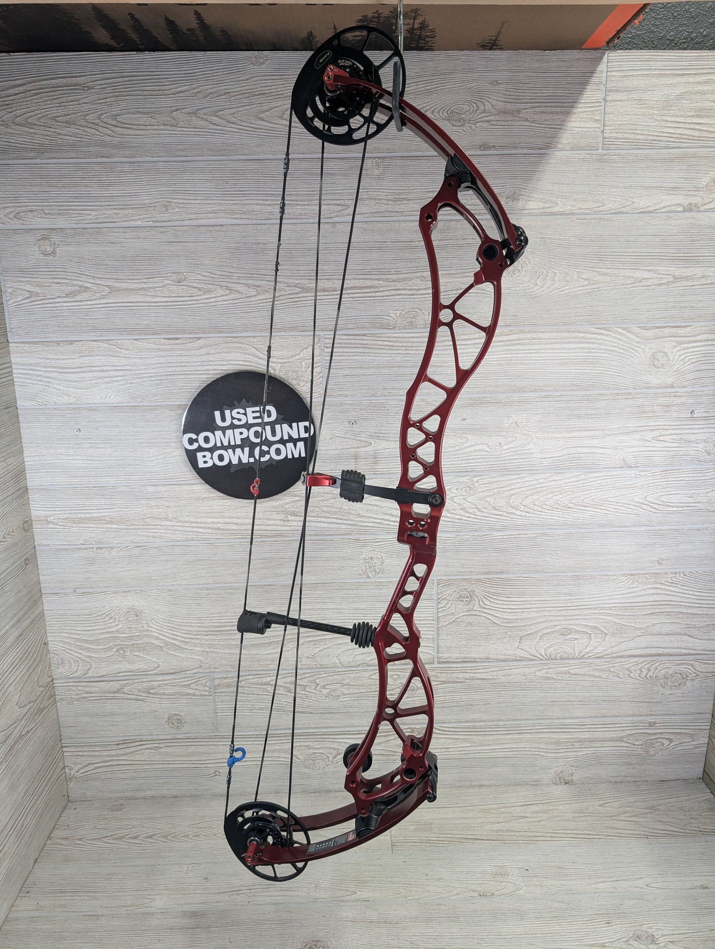 Used Bowtech Reckoning 35 60lb RH Red Bow